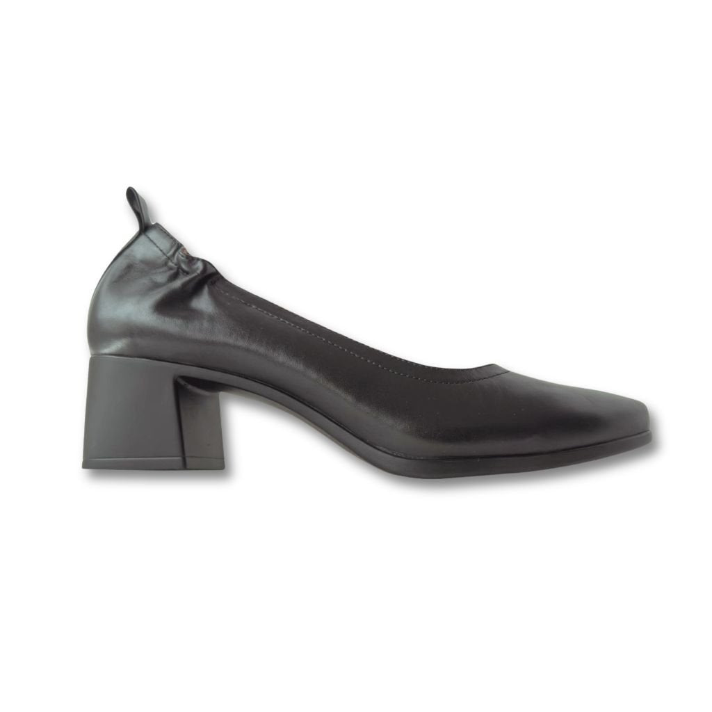 Side view of black PIAR Performance Heel highlighting shock-absorbing sole and block heel